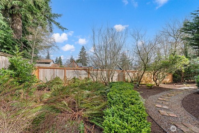 8844 SE 37th Street, Mercer Island, WA 98040