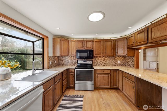 8844 SE 37th Street, Mercer Island, WA 98040