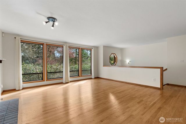 8844 SE 37th Street, Mercer Island, WA 98040