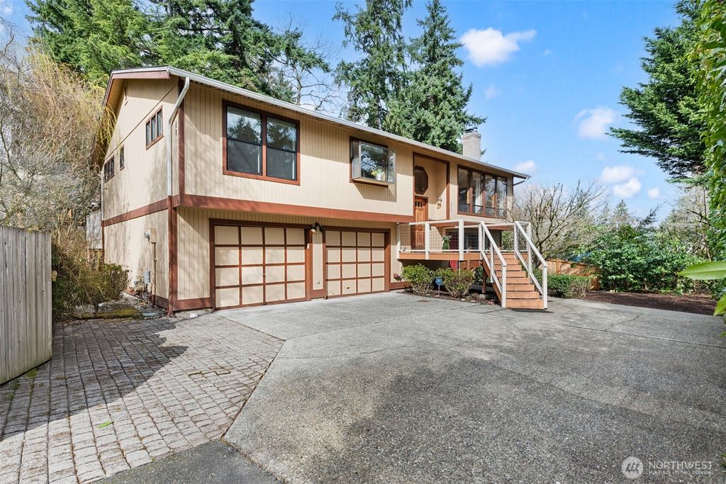 8844 SE 37th Street, Mercer Island, WA 98040