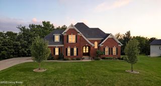7387 Grand Oaks Dr, Crestwood, KY 40014