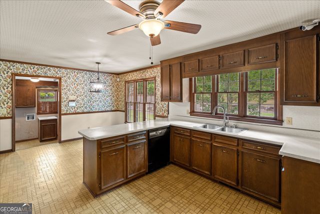 121 S Ole Hickory Trail, Carrollton, GA 30117