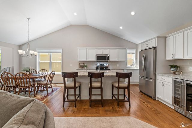8046 Timber Wood Lane, Temperance, MI 48182
