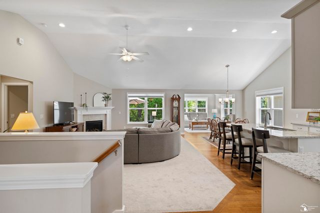 8046 Timber Wood Lane, Temperance, MI 48182