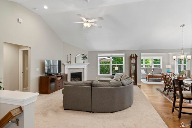 8046 Timber Wood Lane, Temperance, MI 48182