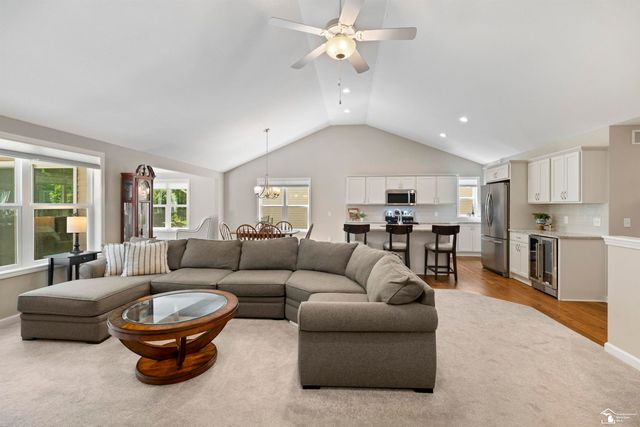 8046 Timber Wood Lane, Temperance, MI 48182