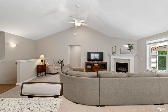 8046 Timber Wood Lane, Temperance, MI 48182
