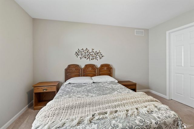 8046 Timber Wood Lane, Temperance, MI 48182