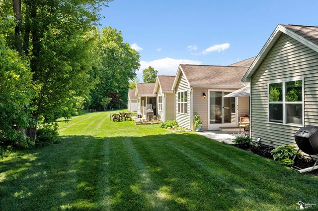 8046 Timber Wood Lane, Temperance, MI 48182