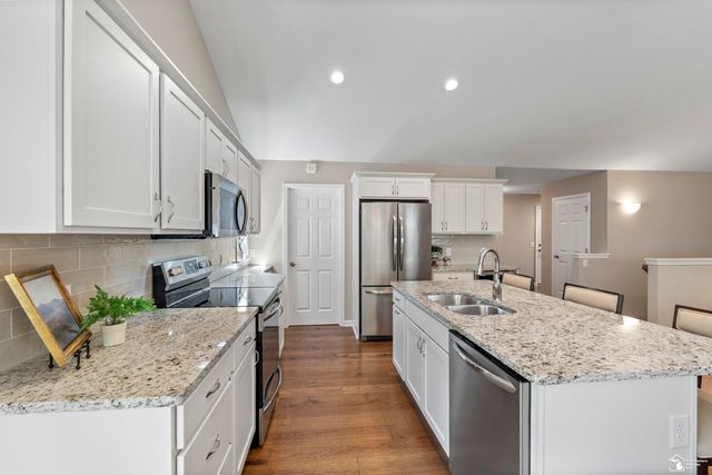 8046 Timber Wood Lane, Temperance, MI 48182