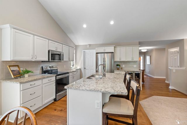 8046 Timber Wood Lane, Temperance, MI 48182