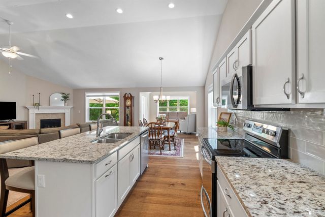 8046 Timber Wood Lane, Temperance, MI 48182