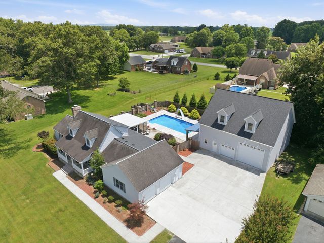 188 Red Oak Dr, Manchester, TN 37355