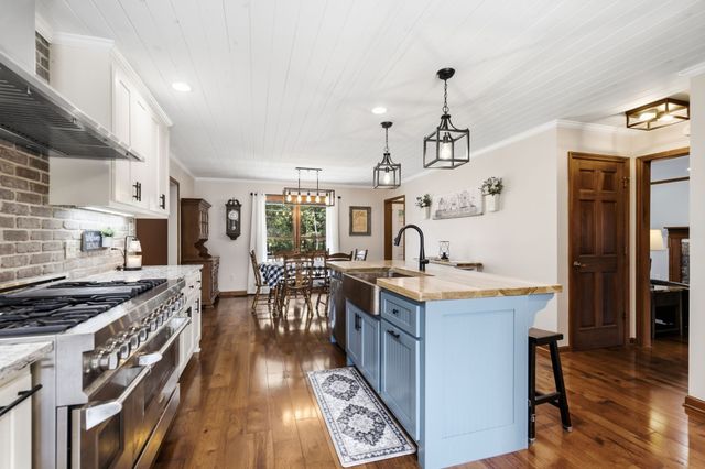 188 Red Oak Dr, Manchester, TN 37355