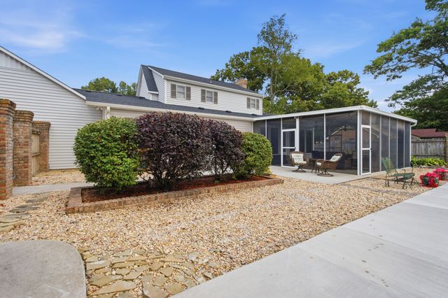 188 Red Oak Dr, Manchester, TN 37355