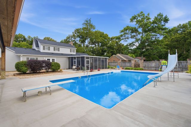 188 Red Oak Dr, Manchester, TN 37355
