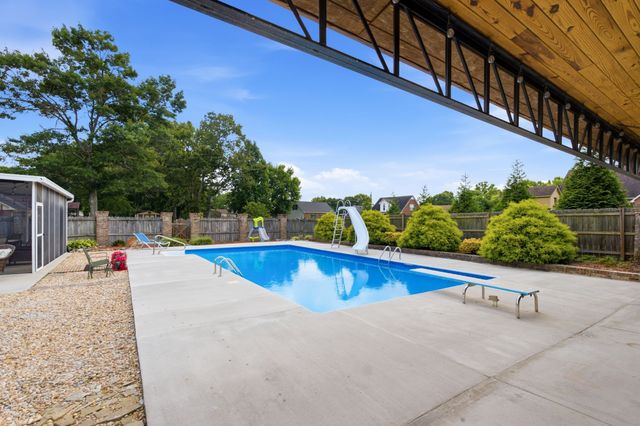 188 Red Oak Dr, Manchester, TN 37355