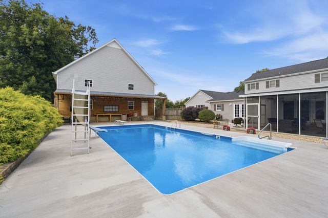 188 Red Oak Dr, Manchester, TN 37355