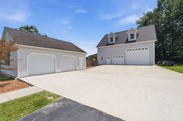 188 Red Oak Dr, Manchester, TN 37355