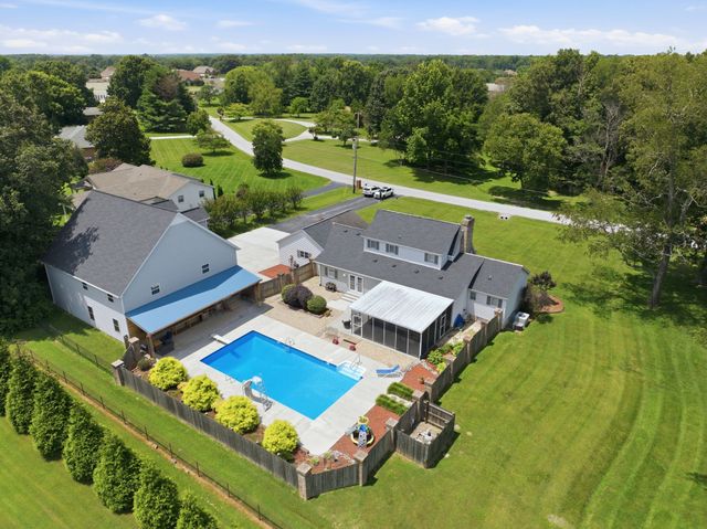 188 Red Oak Dr, Manchester, TN 37355