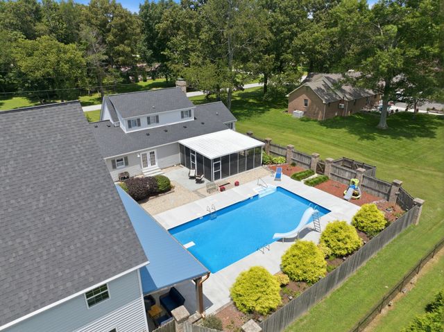 188 Red Oak Dr, Manchester, TN 37355