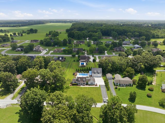188 Red Oak Dr, Manchester, TN 37355