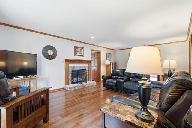 188 Red Oak Dr, Manchester, TN 37355