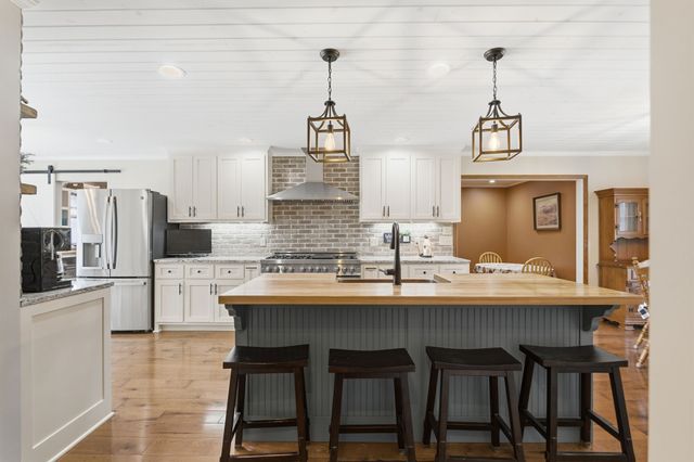 188 Red Oak Dr, Manchester, TN 37355