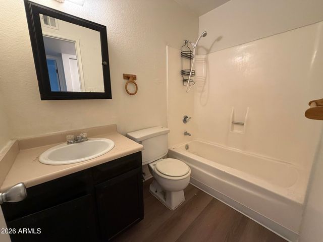 5910 W GOLDEN Lane, Glendale, AZ 85302