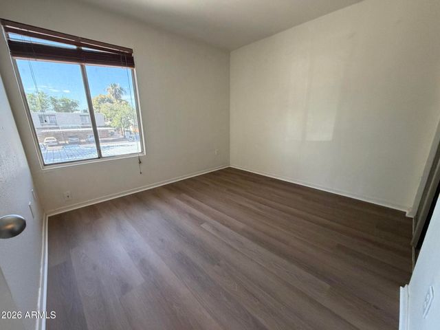 5910 W GOLDEN Lane, Glendale, AZ 85302