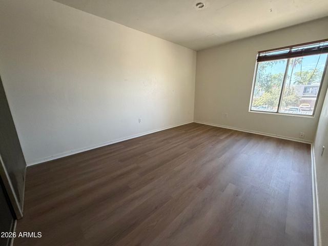 5910 W GOLDEN Lane, Glendale, AZ 85302