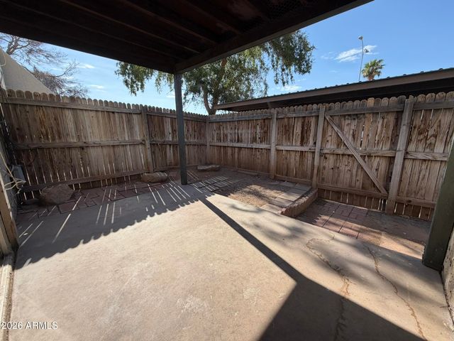 5910 W GOLDEN Lane, Glendale, AZ 85302