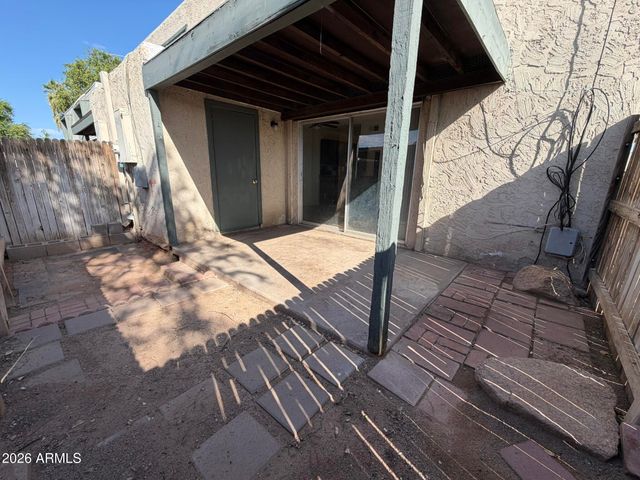 5910 W GOLDEN Lane, Glendale, AZ 85302