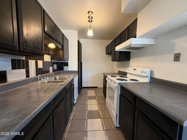 5910 W GOLDEN Lane, Glendale, AZ 85302