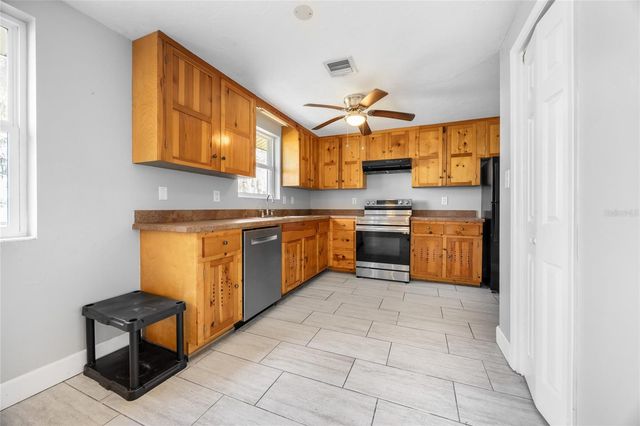 16602 NE 124TH AVENUE, Waldo, FL 32694