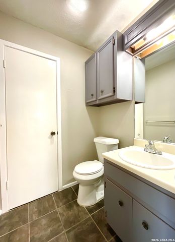 6905 Forest Meadow Street, San Antonio, TX 78240