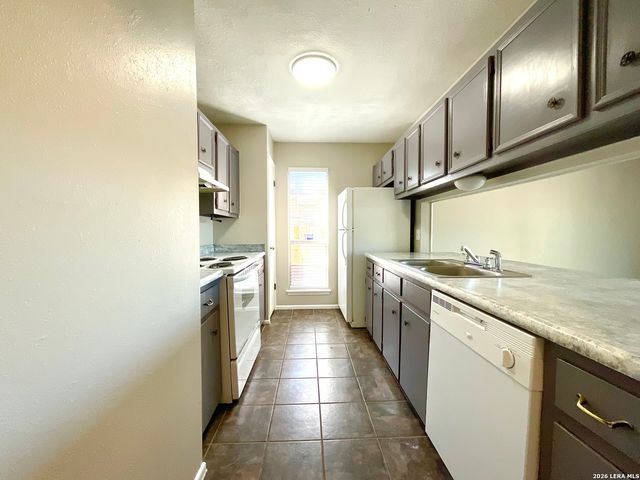 6905 Forest Meadow Street, San Antonio, TX 78240