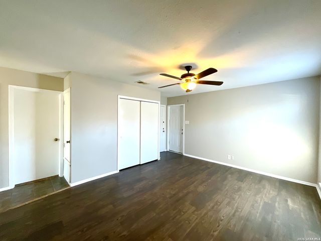 6905 Forest Meadow Street, San Antonio, TX 78240