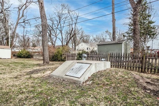 8119 Antioch Road, Overland Park, KS 66204