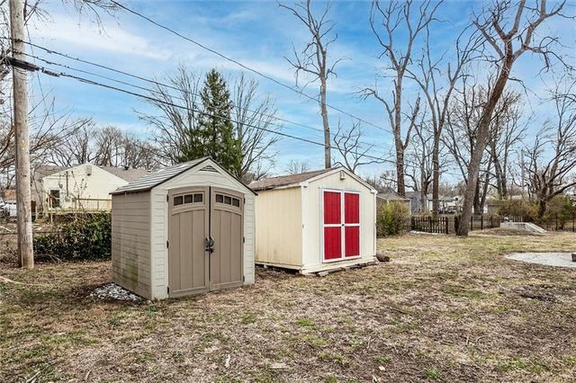 8119 Antioch Road, Overland Park, KS 66204