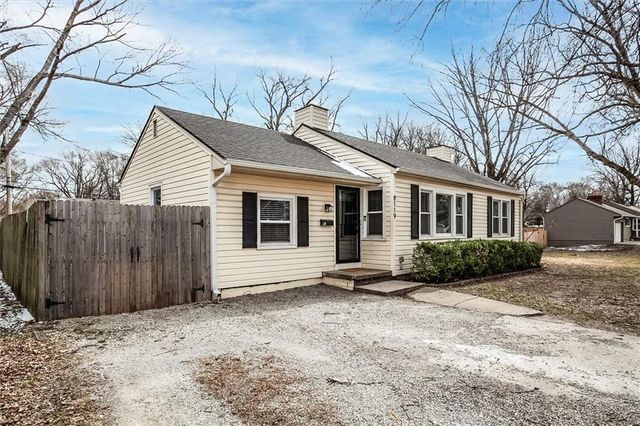 8119 Antioch Road, Overland Park, KS 66204