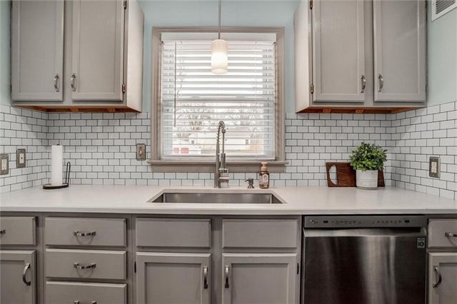 8119 Antioch Road, Overland Park, KS 66204