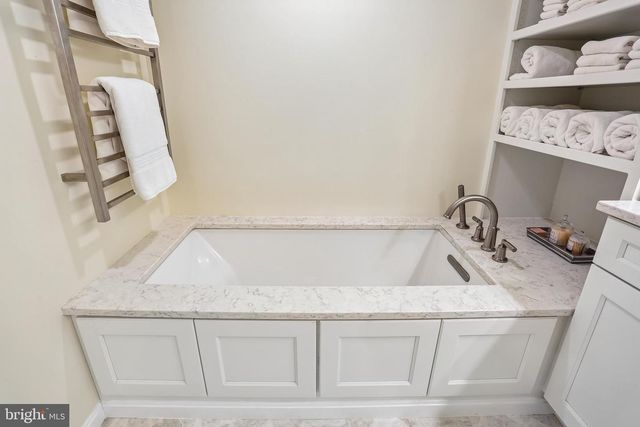 16100 HOWARD LANDING DR, Gaithersburg, MD 20878