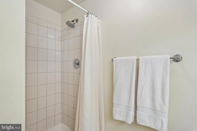 16100 HOWARD LANDING DR, Gaithersburg, MD 20878