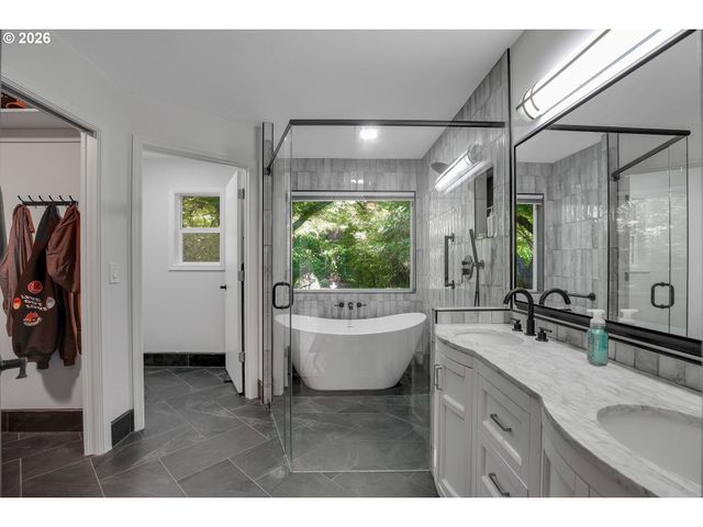 2718 Ne 42ND Cir, Vancouver, WA 98663