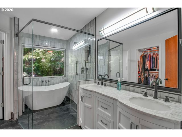 2718 Ne 42ND Cir, Vancouver, WA 98663