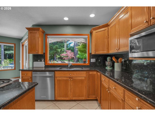 2718 Ne 42ND Cir, Vancouver, WA 98663