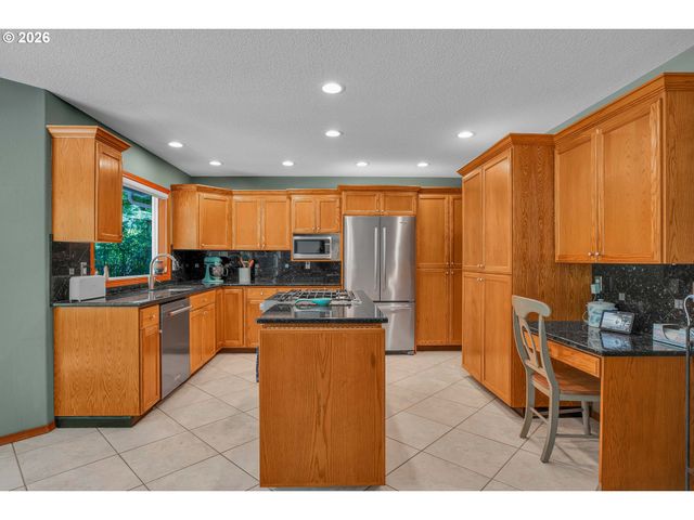 2718 Ne 42ND Cir, Vancouver, WA 98663