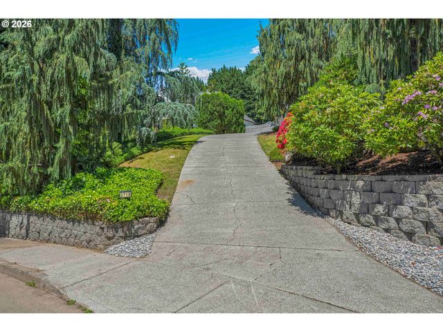2718 Ne 42ND Cir, Vancouver, WA 98663