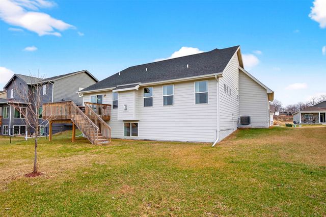930 Wolf Creek Drive, Polk City, IA 50226